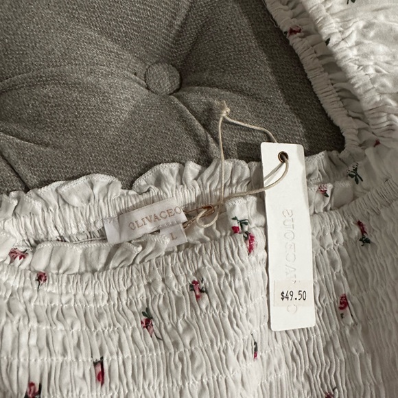 NWT Dainty white smocked puff sleeve top w/ white texture and small rose detail - Picture 4 of 4